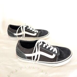 Vans Old Skool Low Top Sneakers in Black and White Women's 7.5